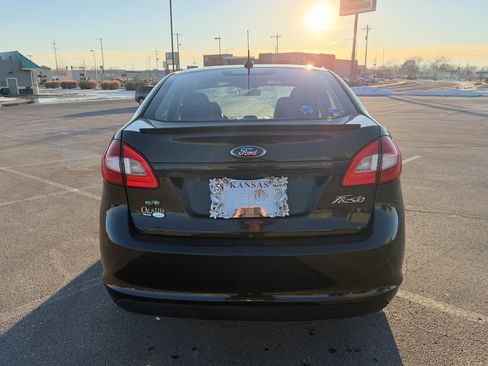 Used 2013 Ford Fiesta SE w/ Super Fuel Economy Pkg image 9