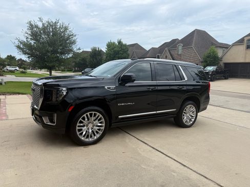 Used 2023 GMC Yukon Denali AWD/4WD image 1
