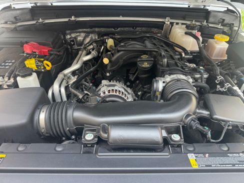 Used 2025 Jeep Gladiator Sport AWD/4WD image 14