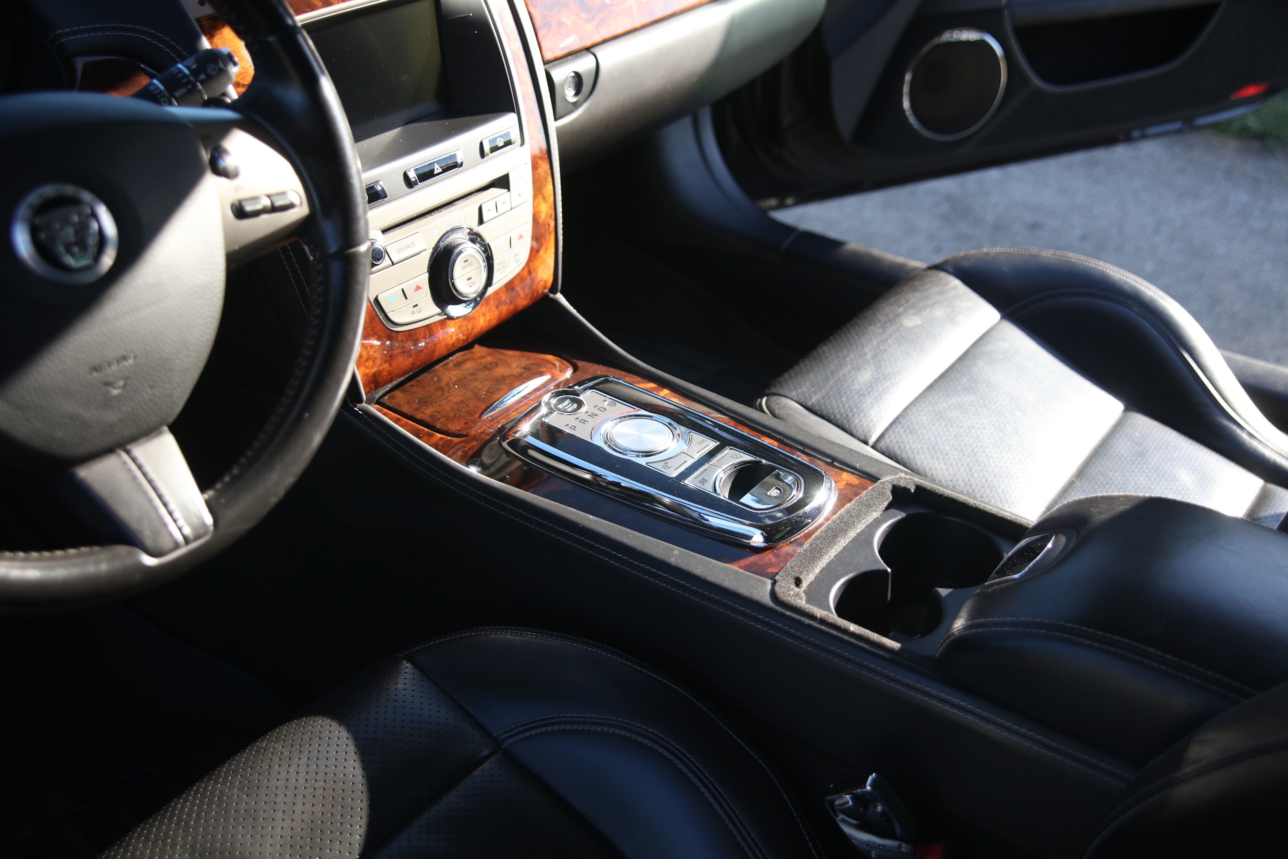 Used 2010 Jaguar XK Coupe RWD image 21
