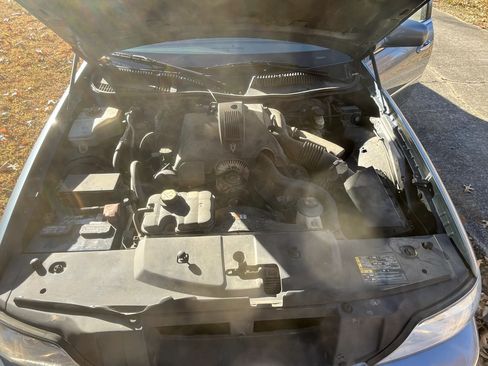 Used 2004 Lincoln Town Car Signature image 21