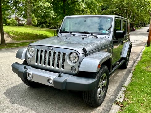 Used 2017 Jeep Wrangler Unlimited Sahara image 4