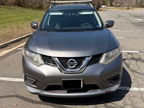 Used 2015 Nissan Rogue SV image 2