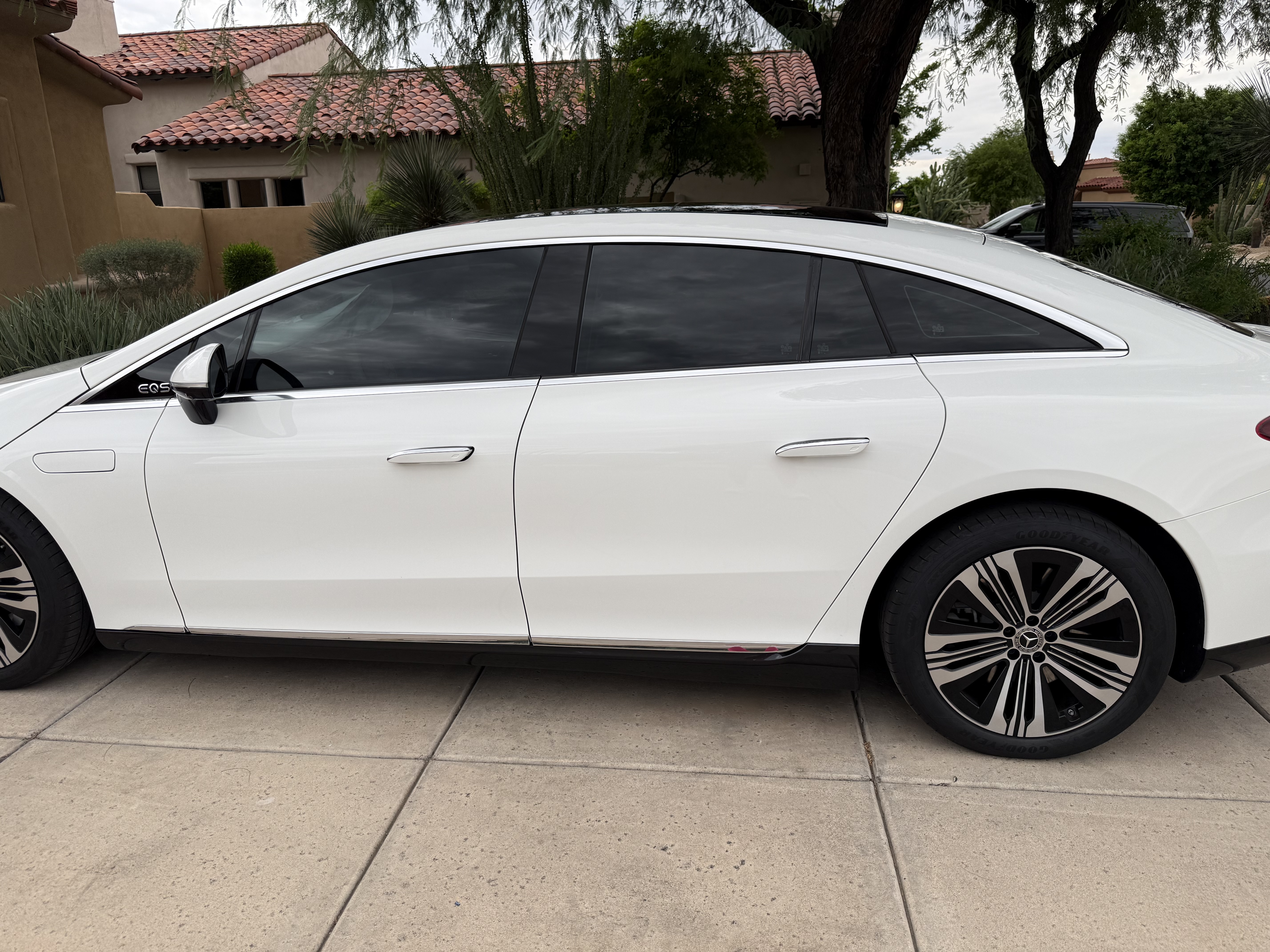 Used 2022 Mercedes-Benz EQS 450+ Sedan image 4