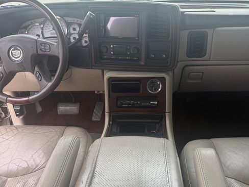 Used 2005 Cadillac Escalade EXT image 6