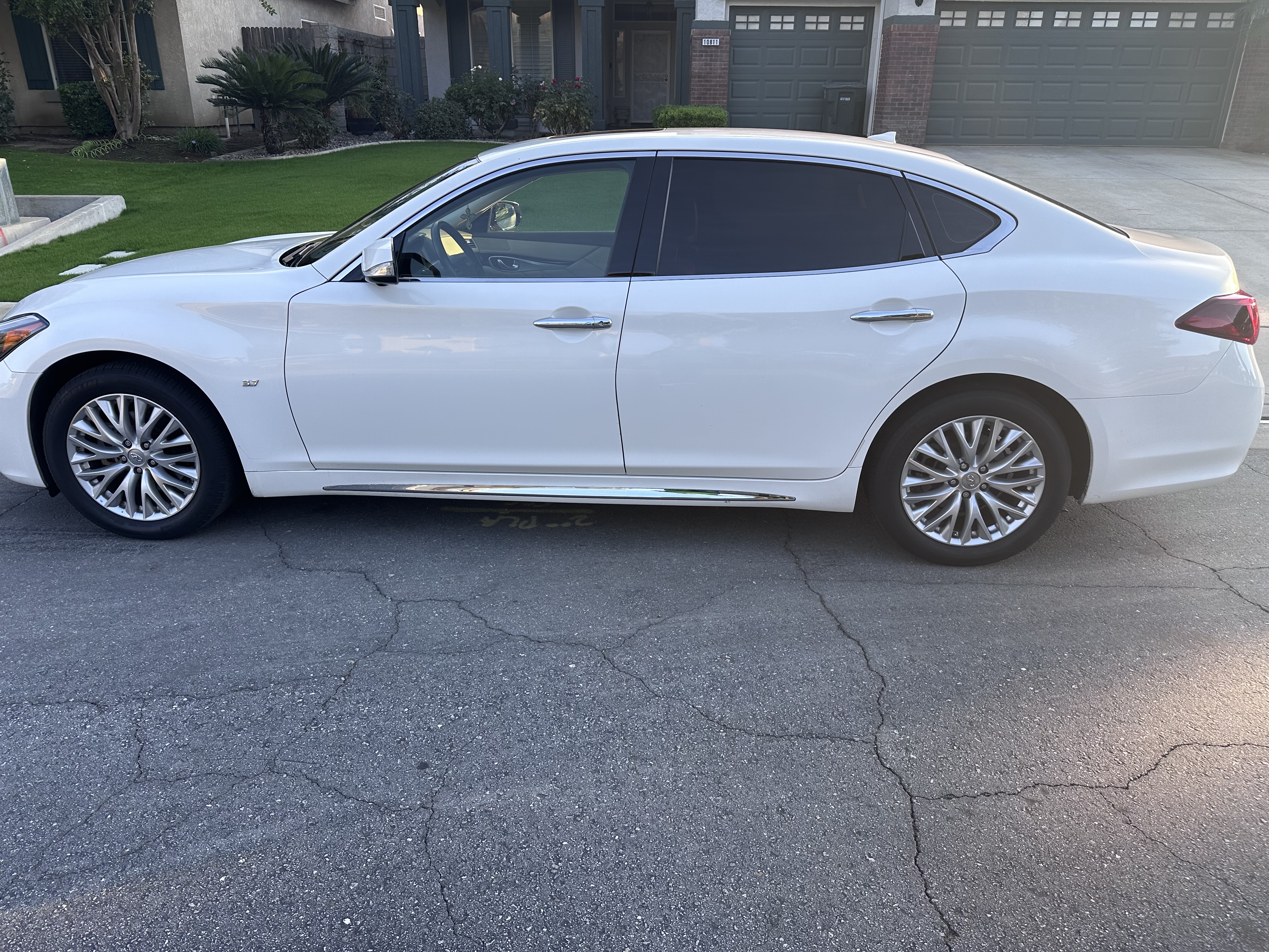 Used 2015 INFINITI Q70 L 3.7 w/ Technology Package RWD image 6