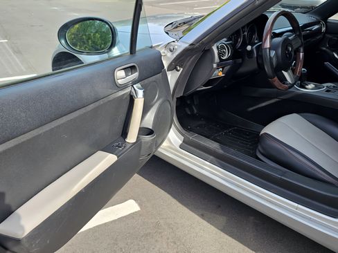 Used 2006 MAZDA MX-5 Miata Convertible 2D image 5