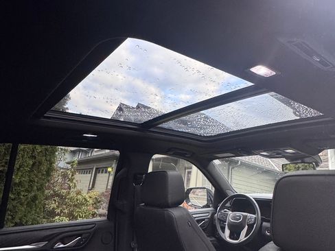 Used 2023 GMC Yukon Denali Ultimate image 9