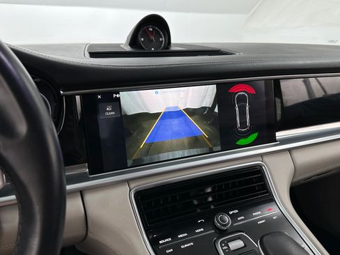 Used 2018 Porsche Panamera image 14