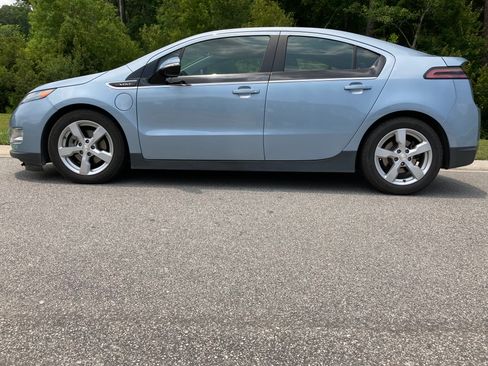 Used 2013 Chevrolet Volt Premium w/ Premium Trim Package image 1