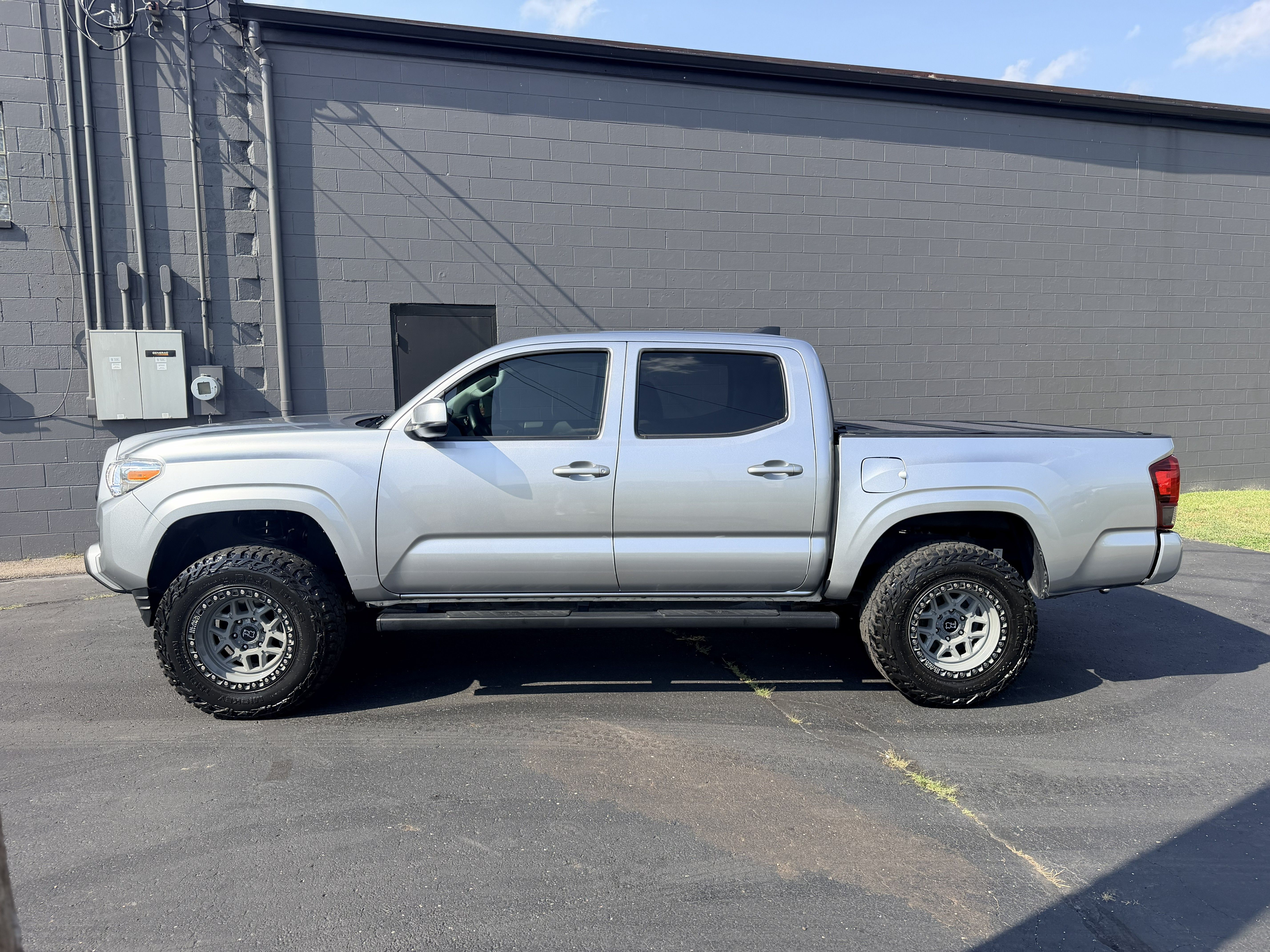 Used 2023 Toyota Tacoma SR AWD/4WD image 2