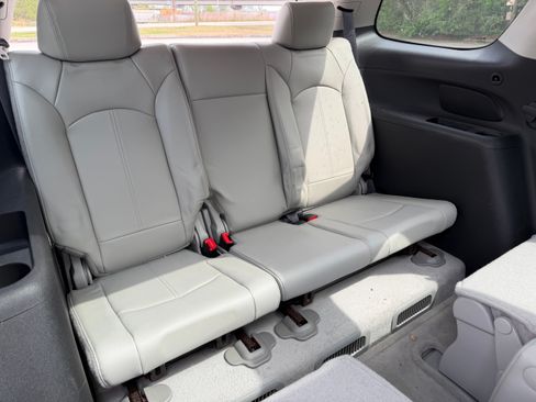 Used 2008 GMC Acadia SLT w/ Convenience Package image 10