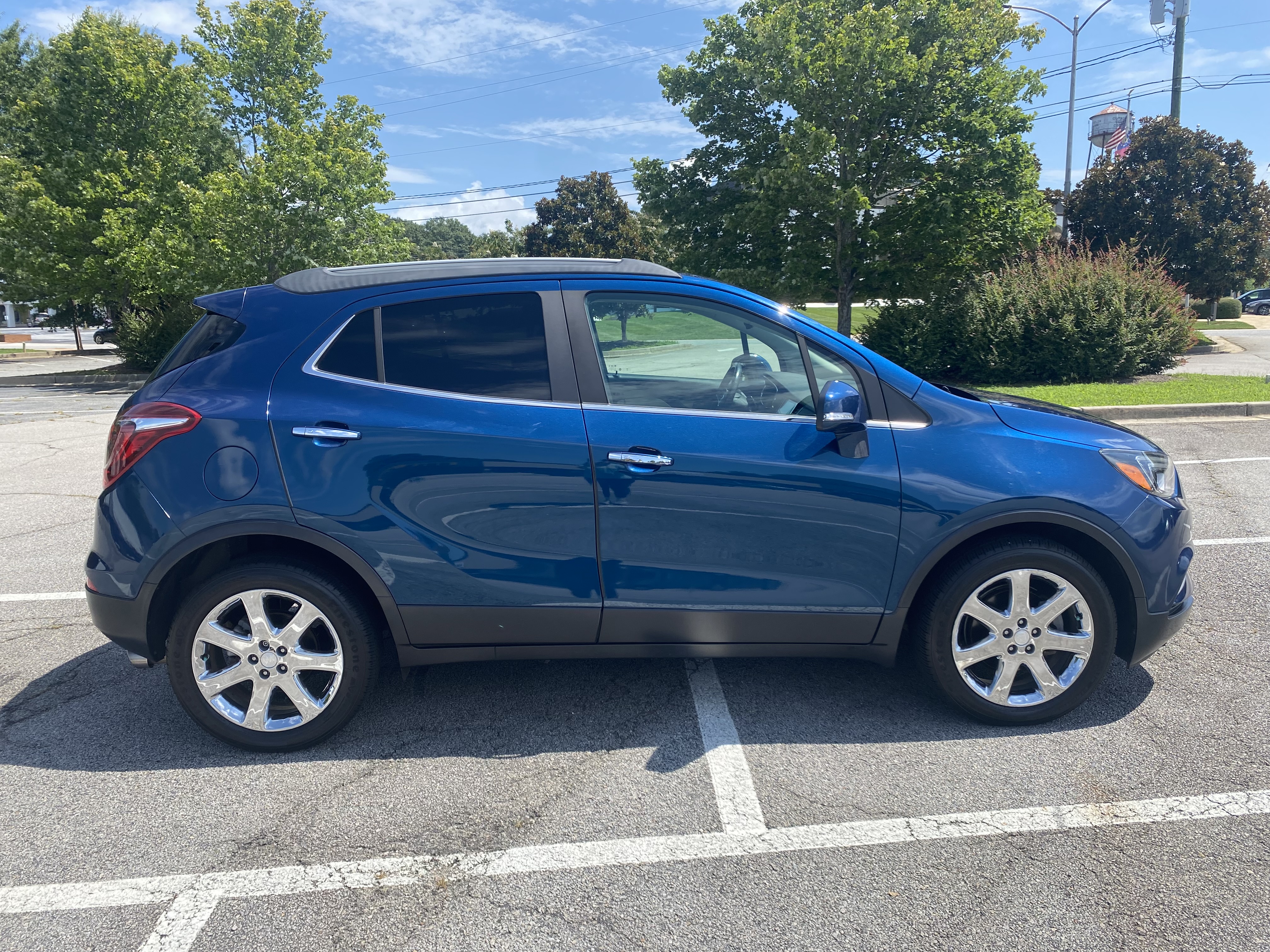 Used 2019 Buick Encore Essence w/ Experience Buick Package FWD image 11