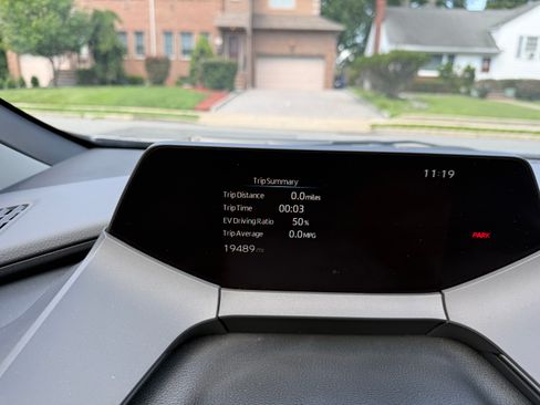Used 2024 Toyota Prius XLE AWD/4WD image 5