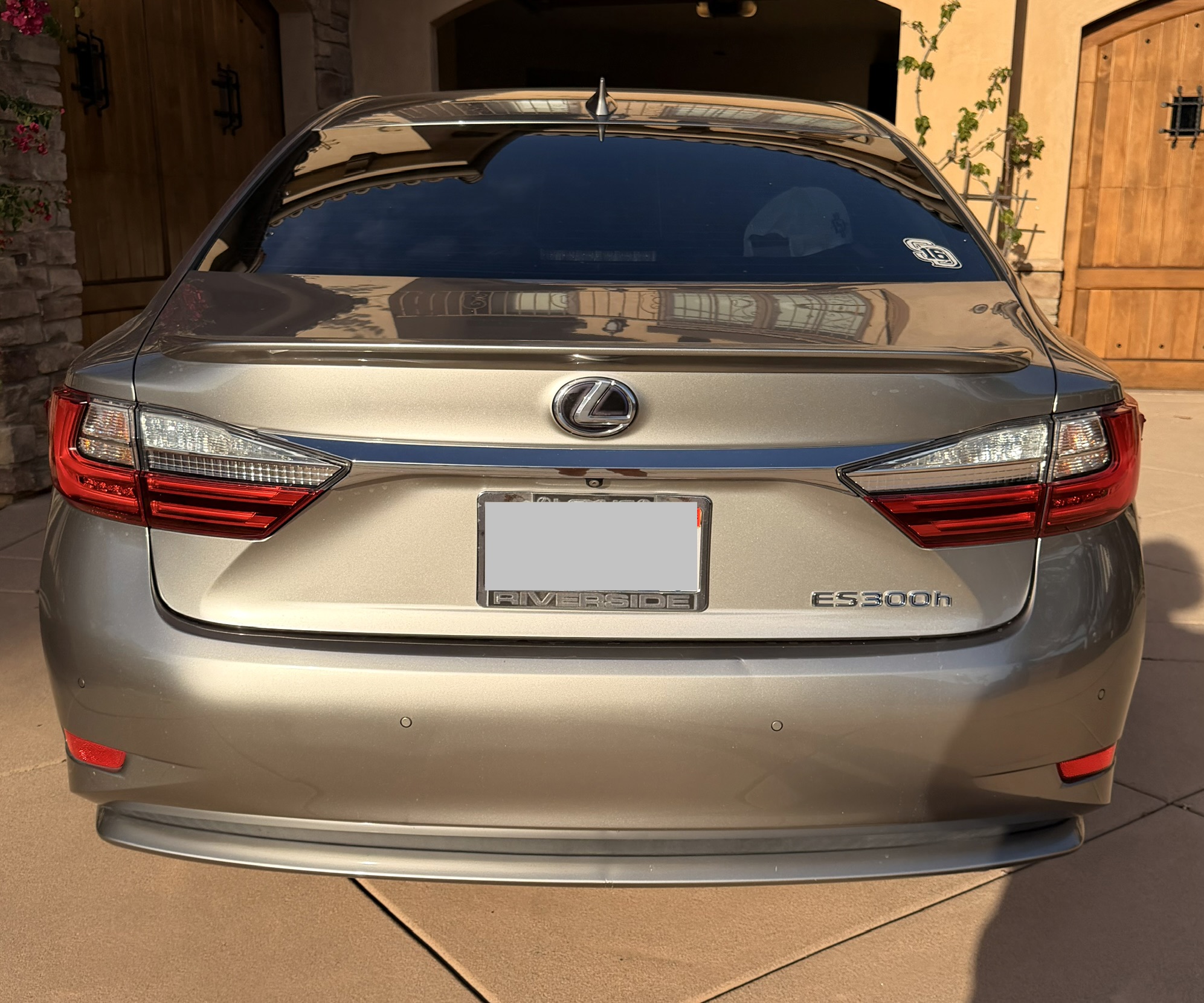 Used 2016 Lexus ES 300h w/ Luxury Package w/Wood Trim FWD image 5