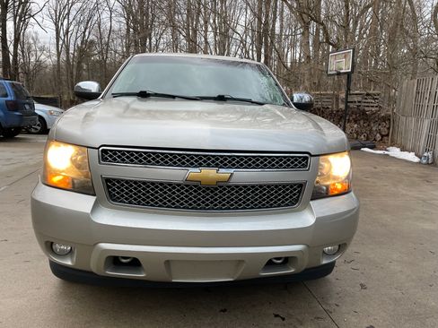 Used 2013 Chevrolet Suburban LTZ image 4