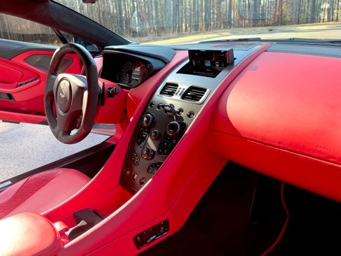 Used 2014 Aston Martin Vanquish Coupe image 22