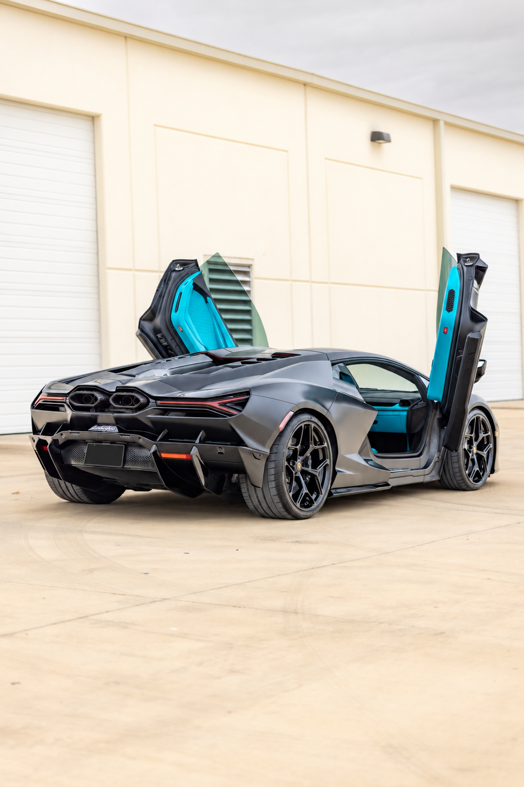 Used 2025 Lamborghini Revuelto AWD/4WD image 9
