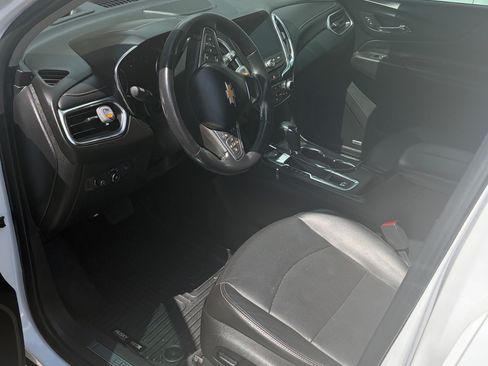 Used 2018 Chevrolet Equinox Premier FWD image 2