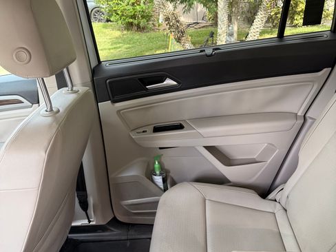Used 2021 Volkswagen Atlas SE w/ Panoramic Sunroof Package FWD image 12