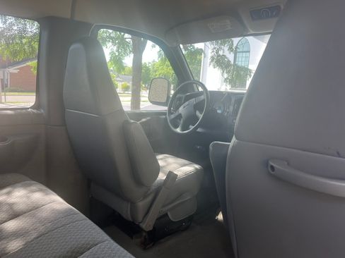 Used 2007 GMC Savana 3500 Extended Passenger w/ LT Preferred Equipment Group RWD image 10