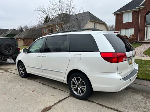 Used 2004 Toyota Sienna XLE Limited image 5