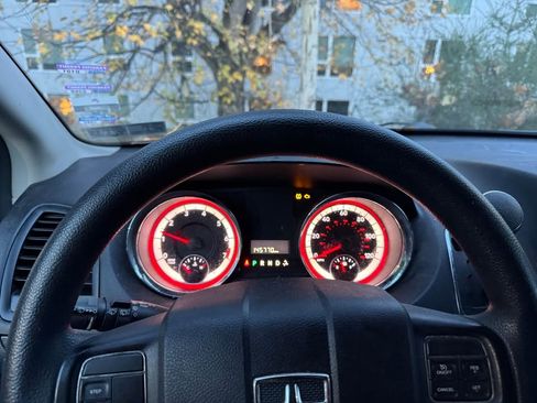 Used 2013 Dodge Grand Caravan SE image 9