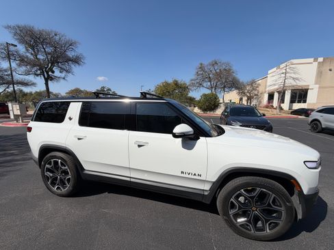 Used 2026 Rivian R1S Adventure image 17