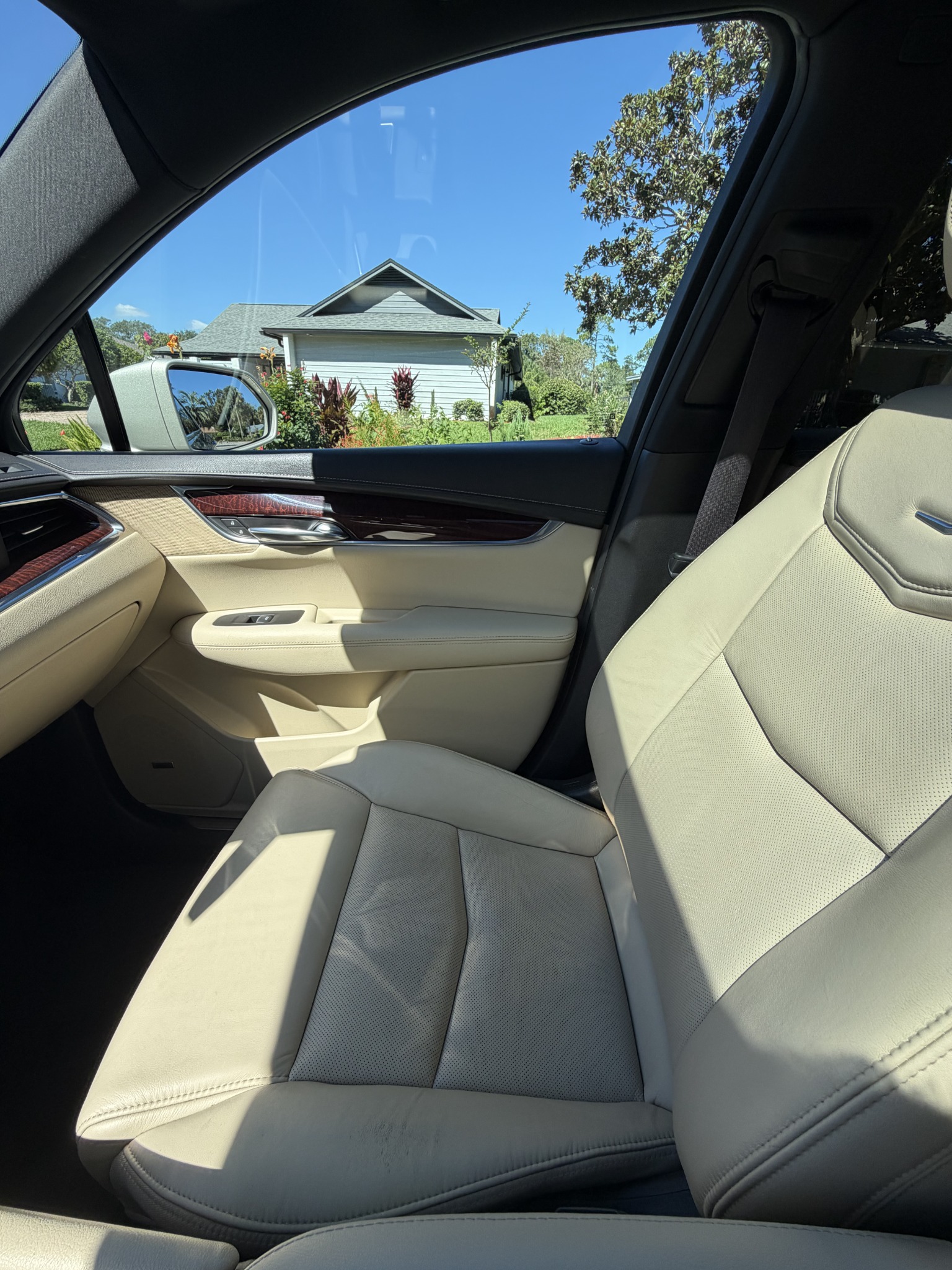 Used 2017 Cadillac XT5 Premium Luxury w/ Driver Assist Package FWD image 9