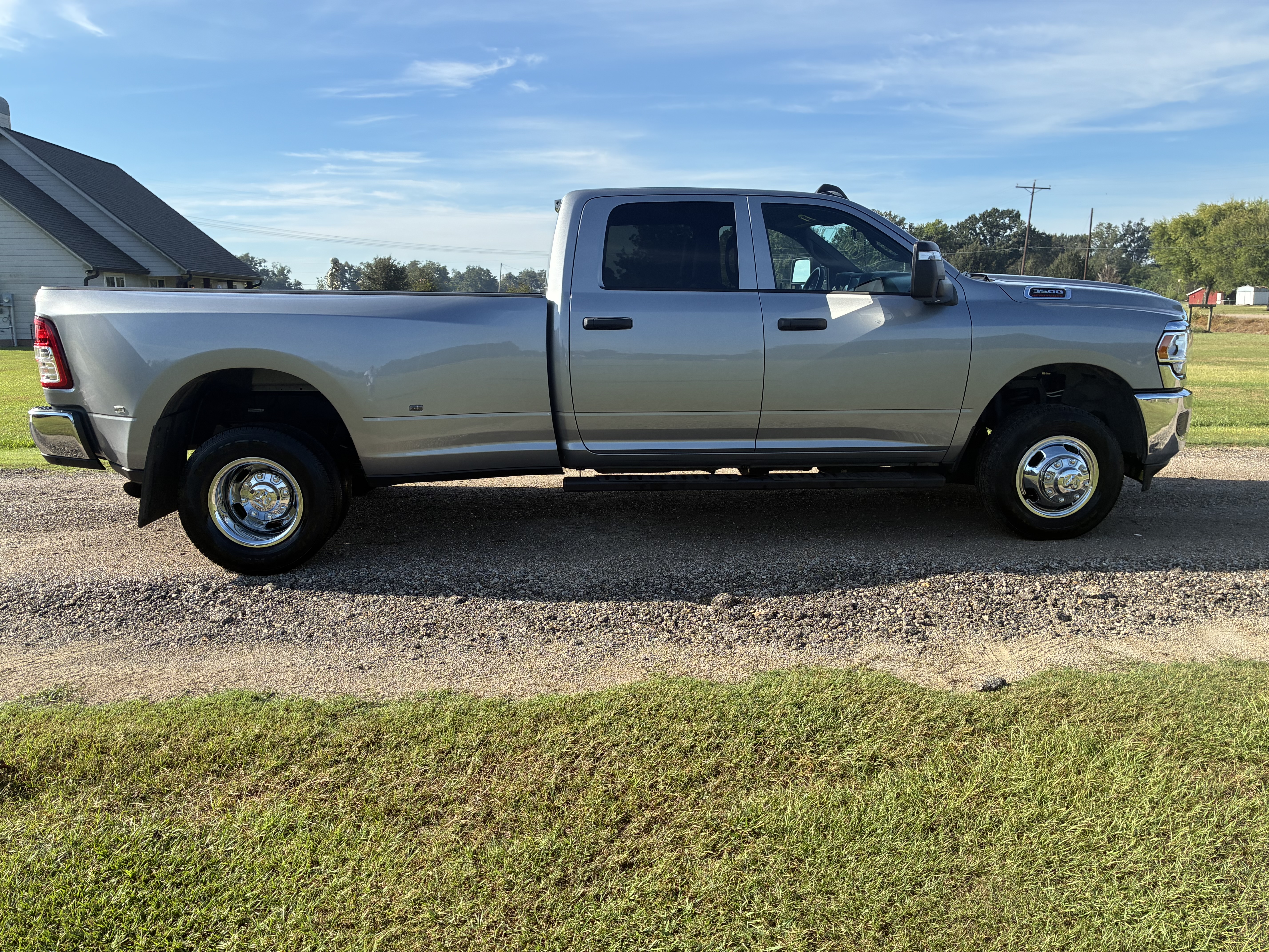 Used 2024 RAM 3500 Tradesman w/ Chrome Appearance Group AWD/4WD image 5