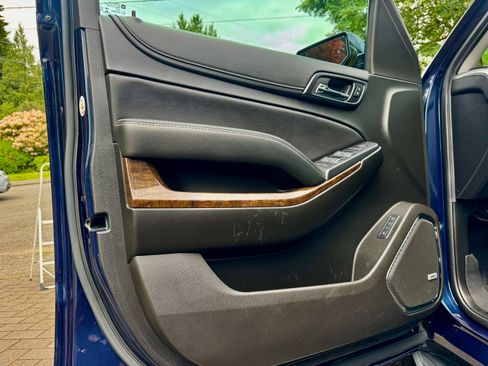 Used 2020 Chevrolet Suburban LT AWD/4WD image 6