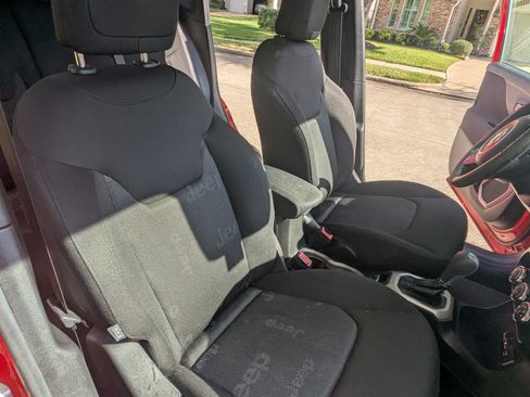 Used 2016 Jeep Renegade Latitude image 15