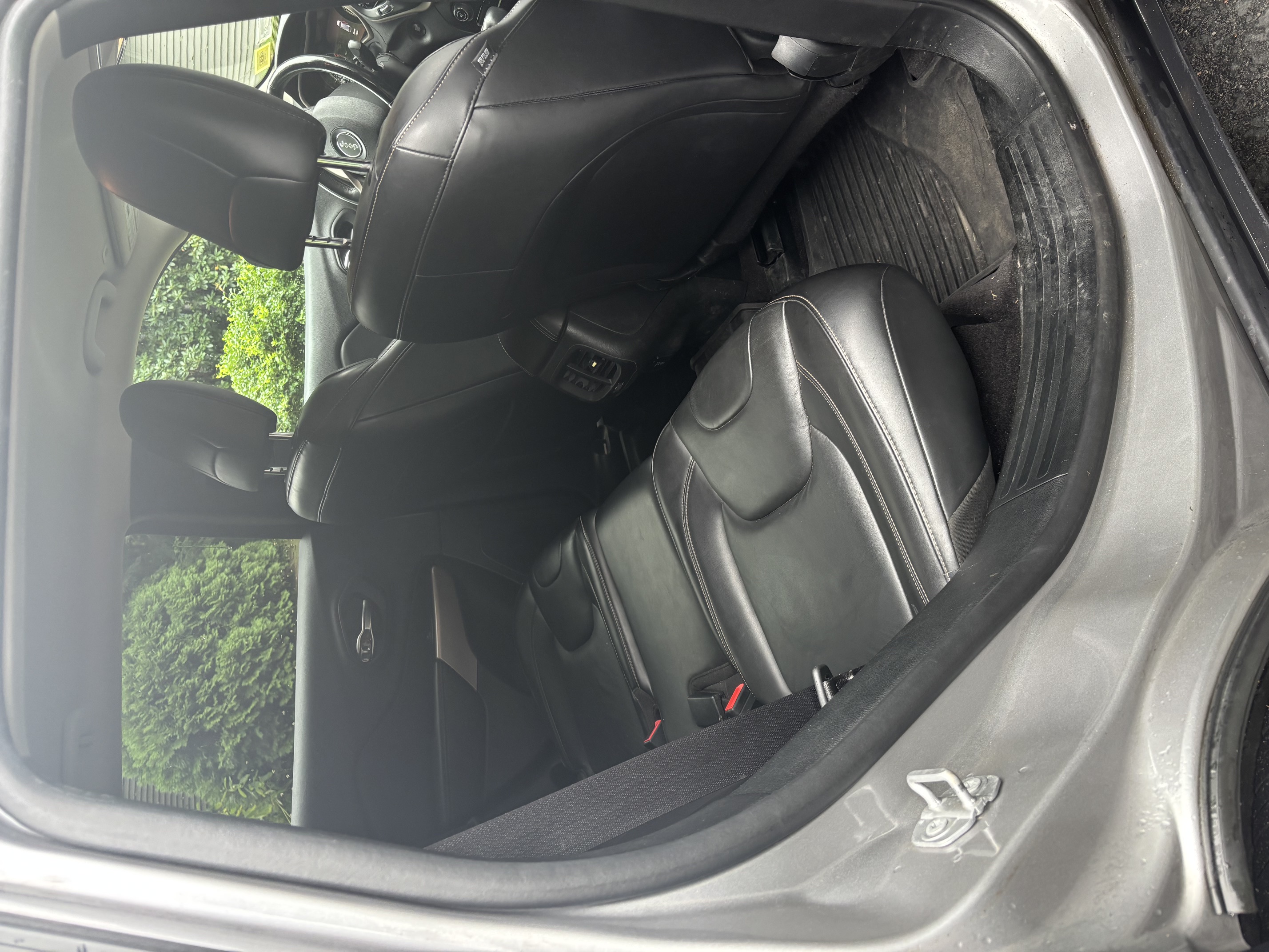 Used 2018 Jeep Cherokee Limited AWD/4WD image 5