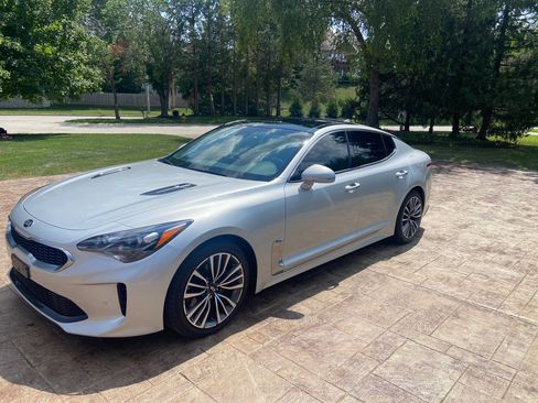 Used 2018 Kia Stinger Premium AWD/4WD image 2