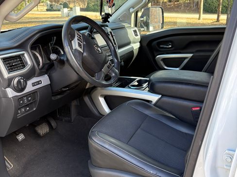 Used 2018 Nissan Titan PRO-4X w/ Pro-4x Utility Package image 5