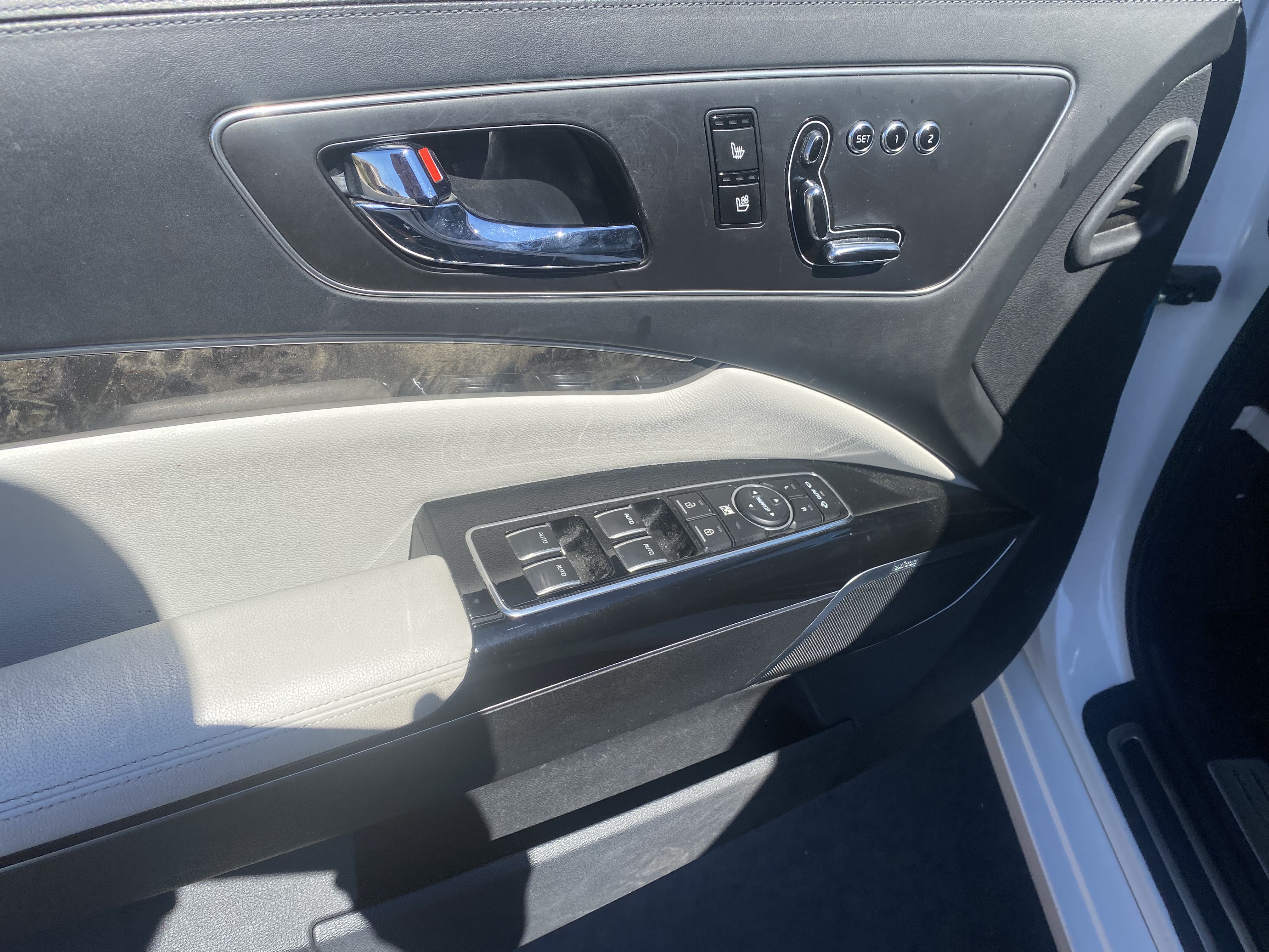 Used 2015 Kia K900 Luxury RWD image 8
