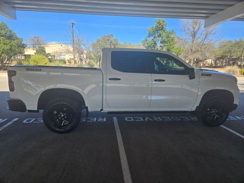 Used 2023 Chevrolet Silverado 1500 LT Trail Boss w/ Convenience Package II image 9