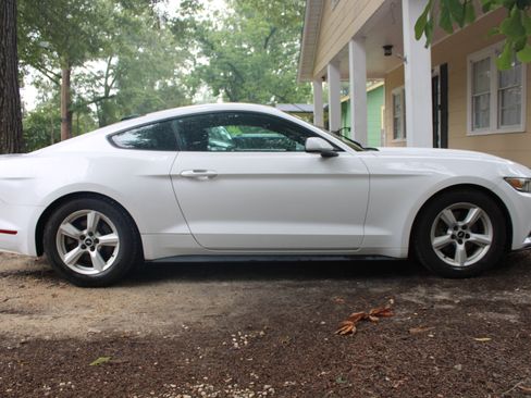 Used 2015 Ford Mustang Coupe image 4