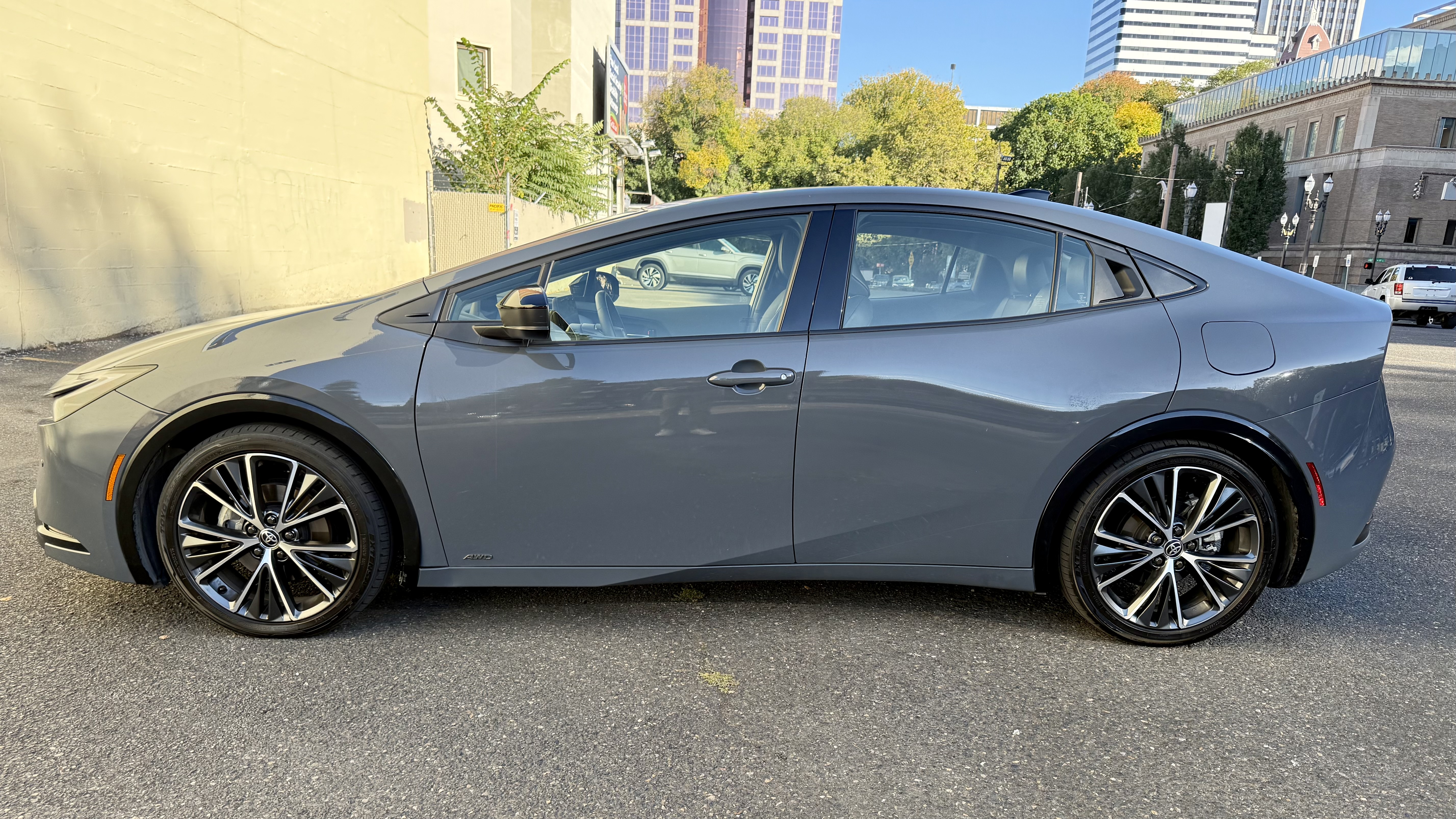 Used 2023 Toyota Prius XLE AWD/4WD image 4