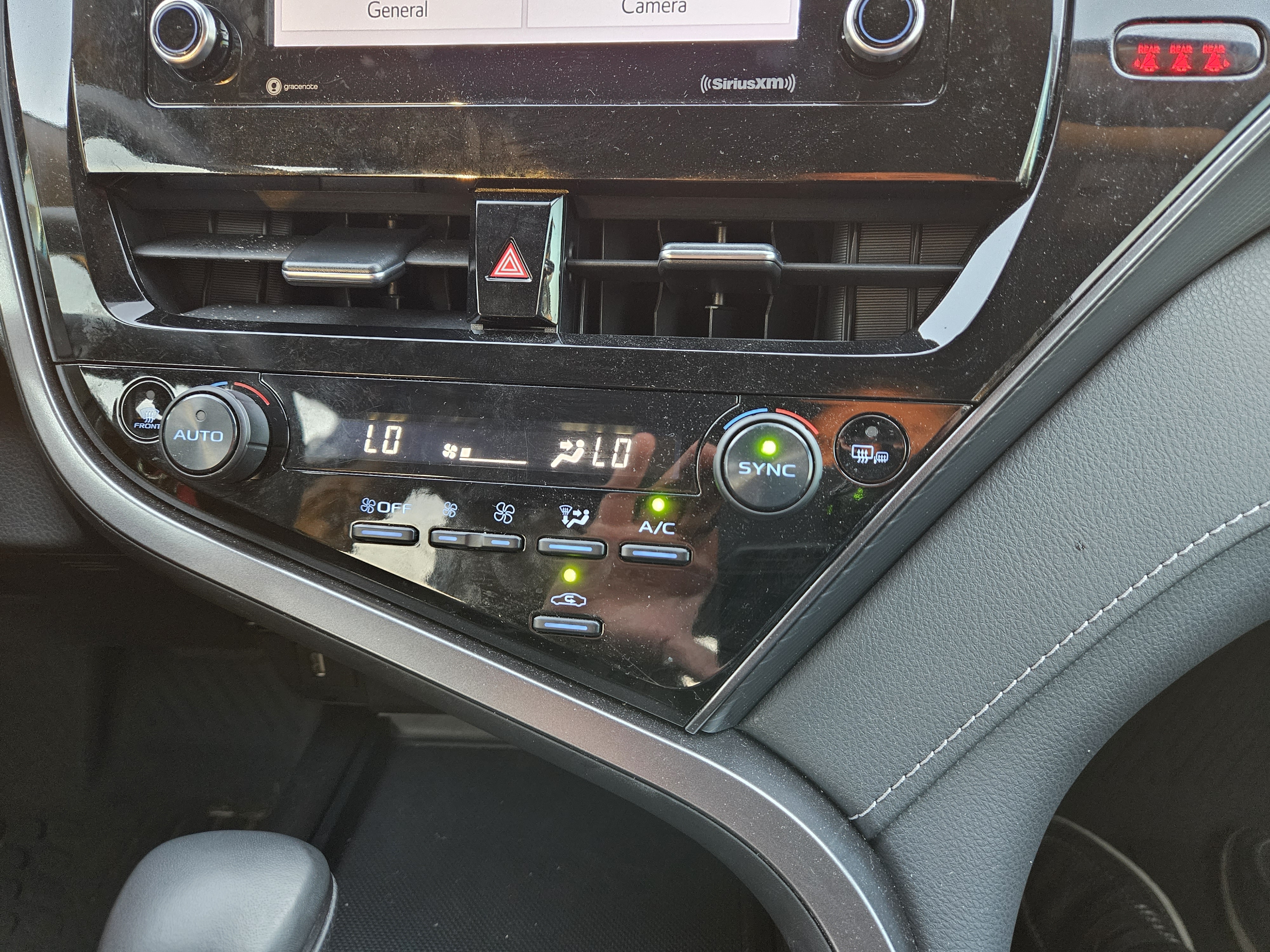Used 2023 Toyota Camry SE FWD image 8