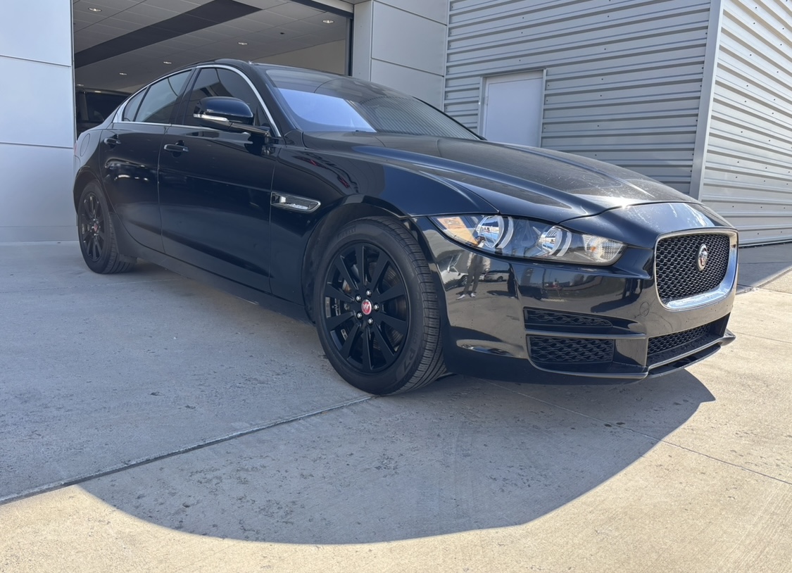 Used 2019 Jaguar XE RWD image 6