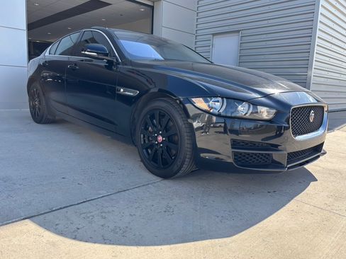 Used 2019 Jaguar XE image 6