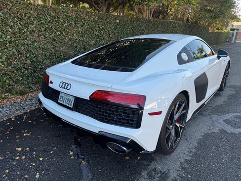 Used 2021 Audi R8 V10 w/ Premium Package image 15