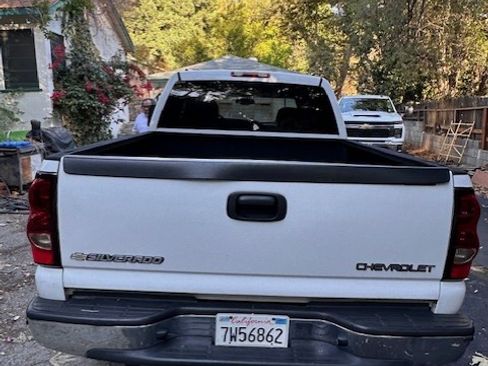 Used 2005 Chevrolet Silverado 2500 LS w/ Heavy-Duty Power Package image 5