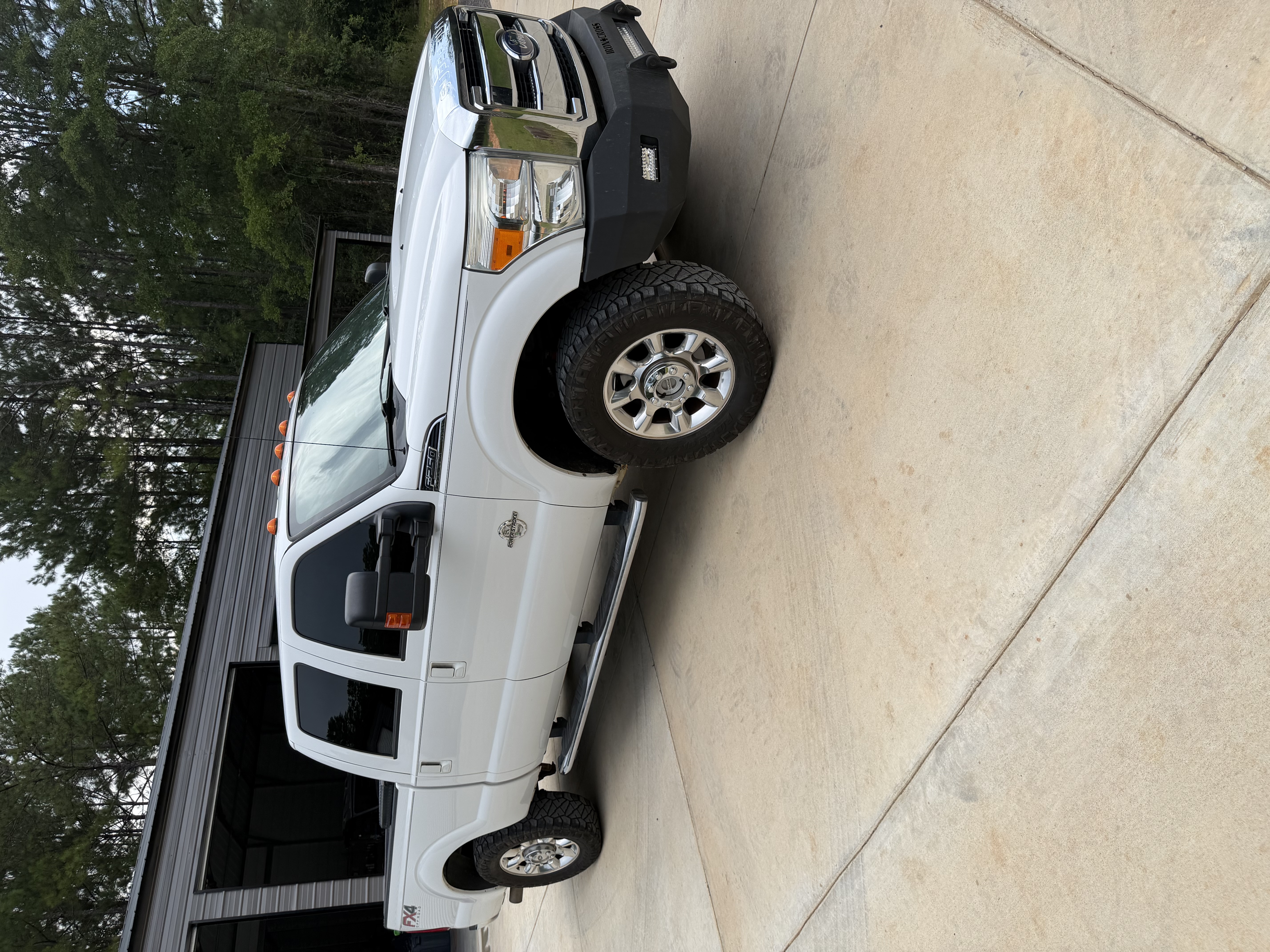Used 2016 Ford F250 Lariat w/ Lariat Interior Package AWD/4WD image 4