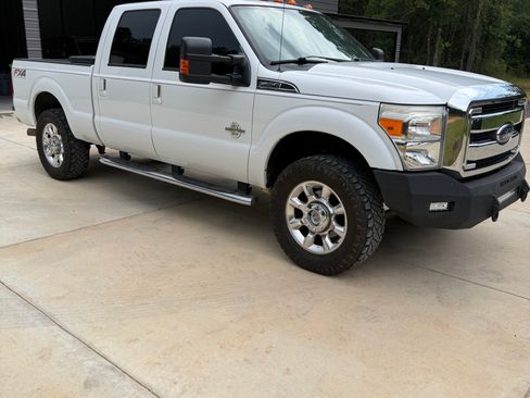 Used 2016 Ford F250 Lariat w/ Lariat Interior Package AWD/4WD image 4