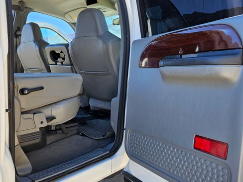 Used 2006 Ford F350 Lariat image 32