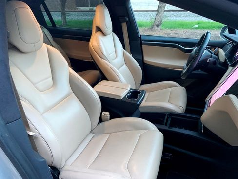 Used 2016 Tesla Model X 90D image 15