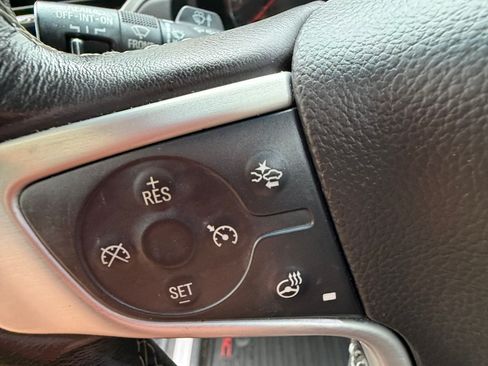 Used 2018 GMC Yukon XL SLT w/ Premium Edition RWD image 17