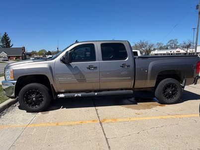 Used 2012 Chevrolet Silverado 2500 LT w/ Interior Plus Package AWD/4WD image 2